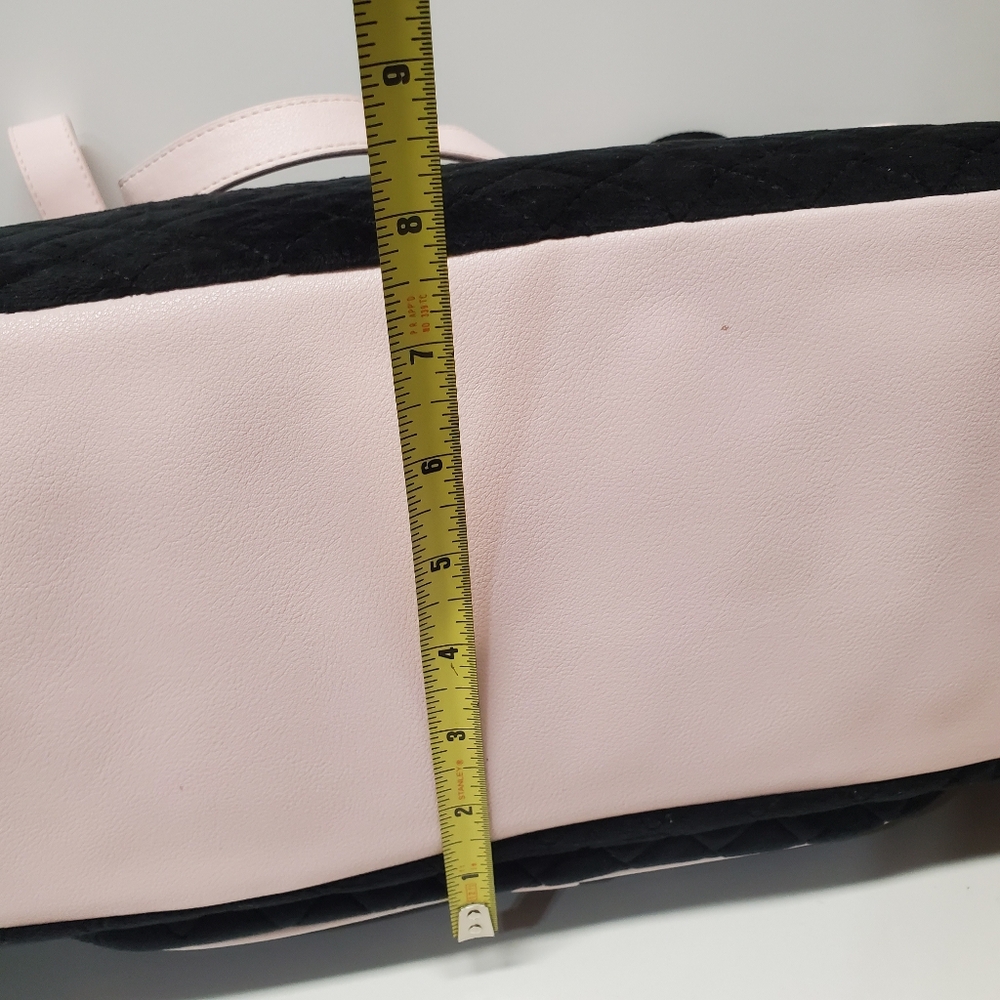 Juicy Couture Juicy tale weekender/ Travel/ Baby Bag black and pink quilted tote - Picture 5 of 7